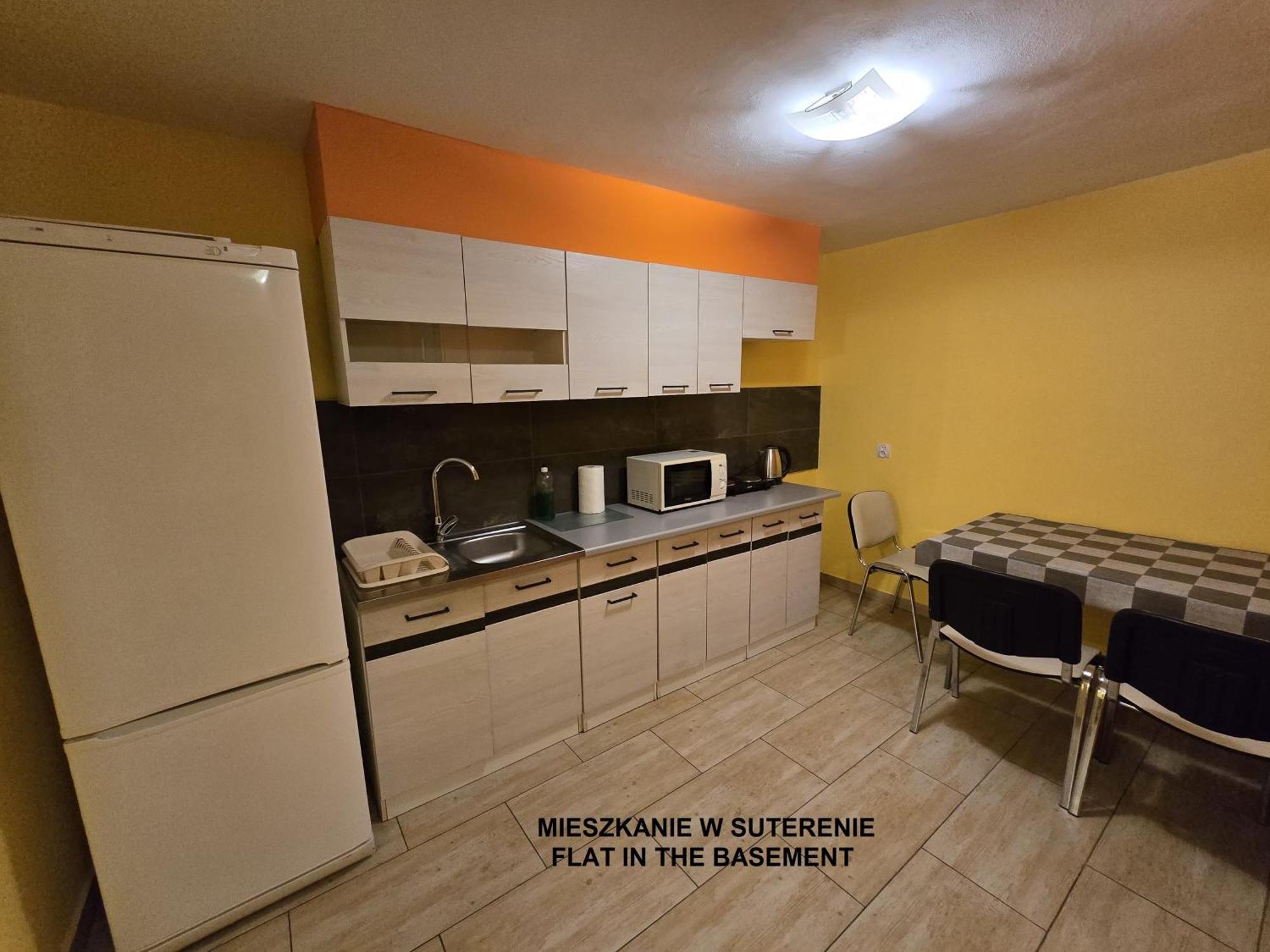 Apartment Mieszkanie W Suterenie *